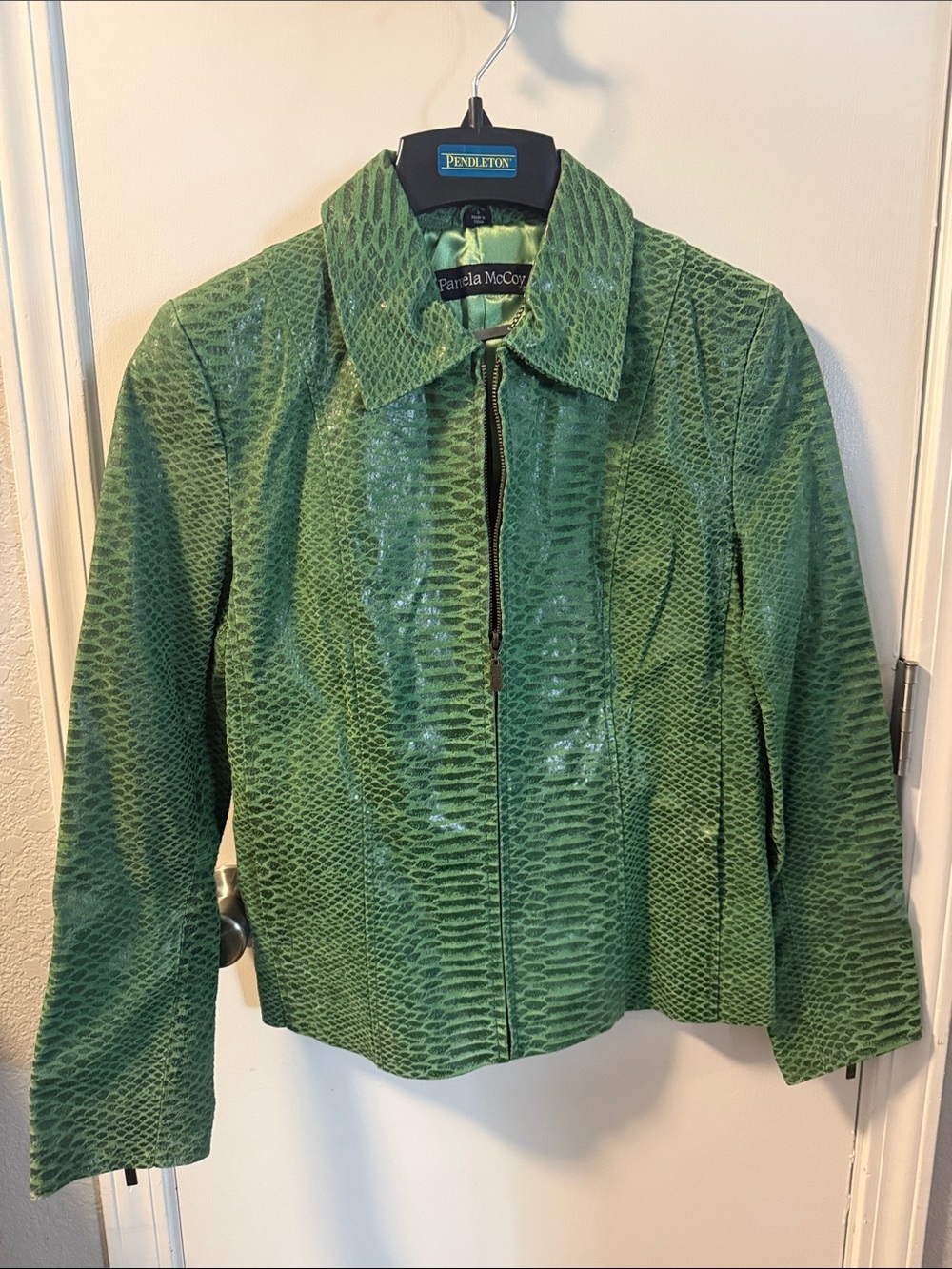 Pamela McCoy Green 100% leather  Zip Jacket